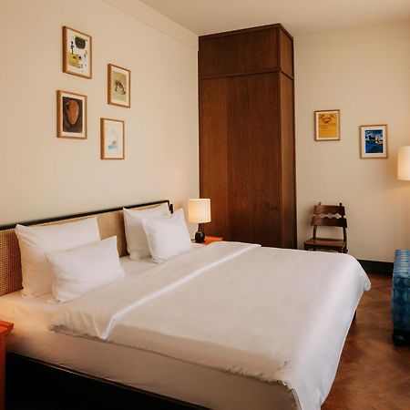 Boutique Hotel Chateau Royal Berlim Exterior foto A bedroom at the hotel