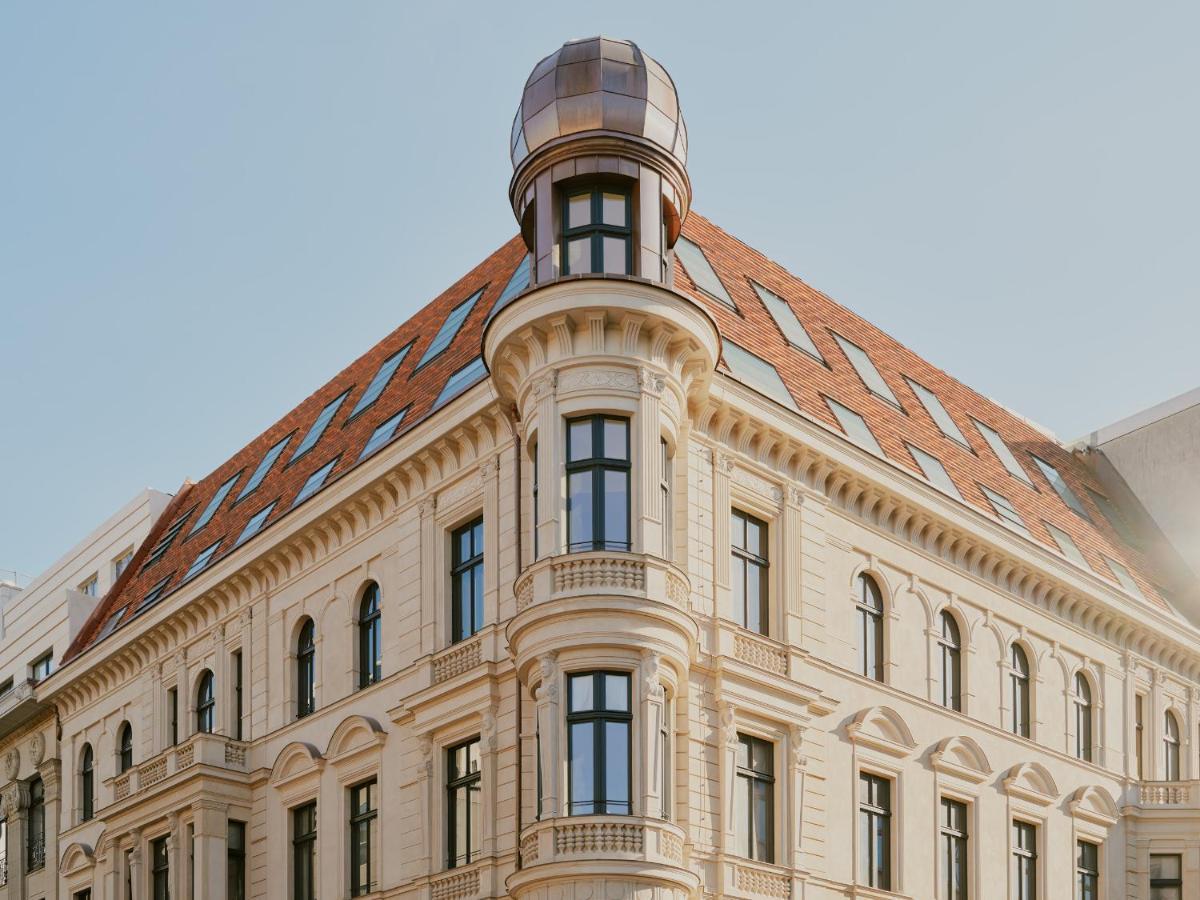 Boutique Hotel Chateau Royal Berlim Exterior foto The building of the German National Museum of Photography in Cologne