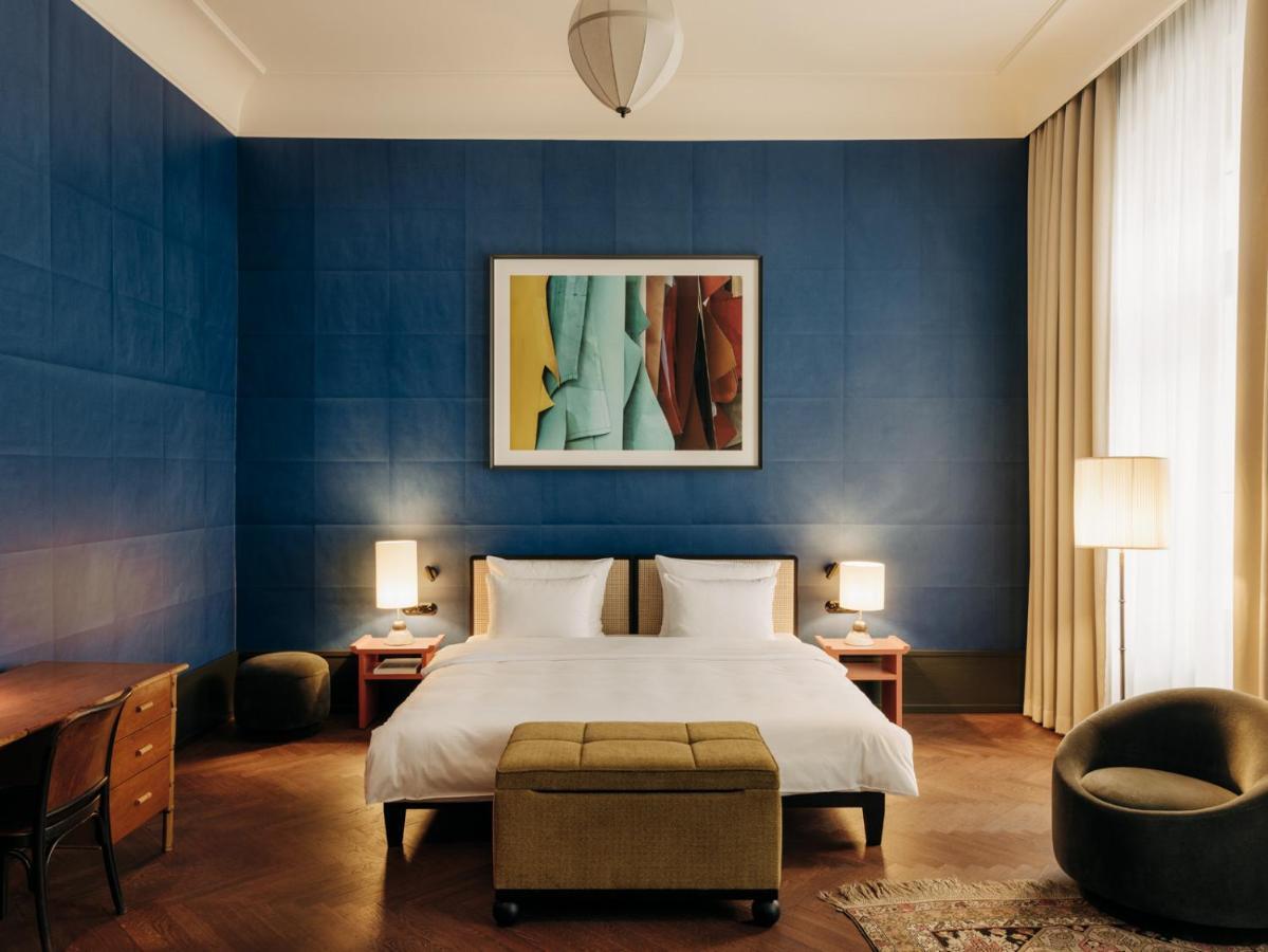 Boutique Hotel Chateau Royal Berlim Exterior foto A bedroom at the hotel