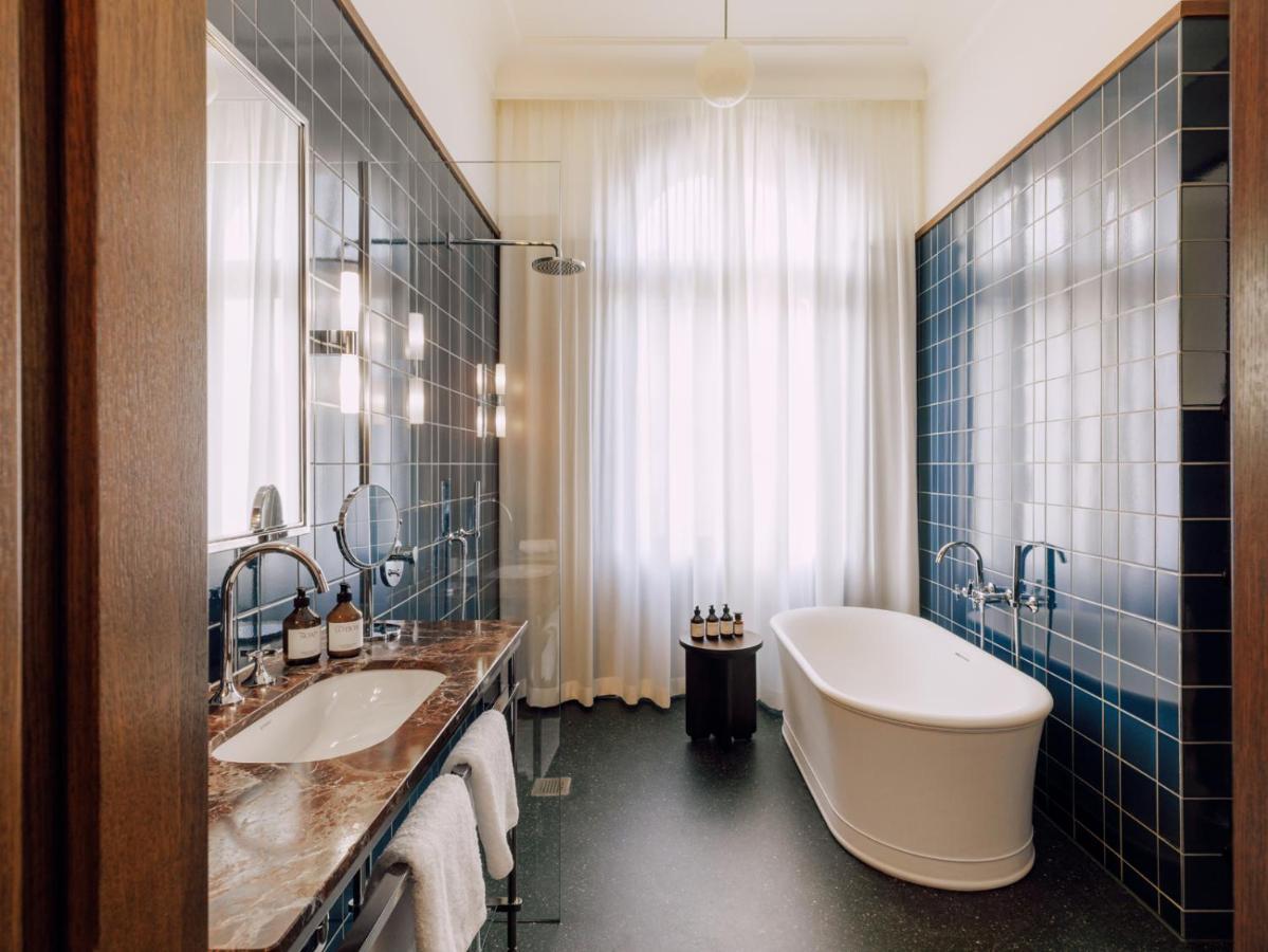 Boutique Hotel Chateau Royal Berlim Exterior foto Bathroom