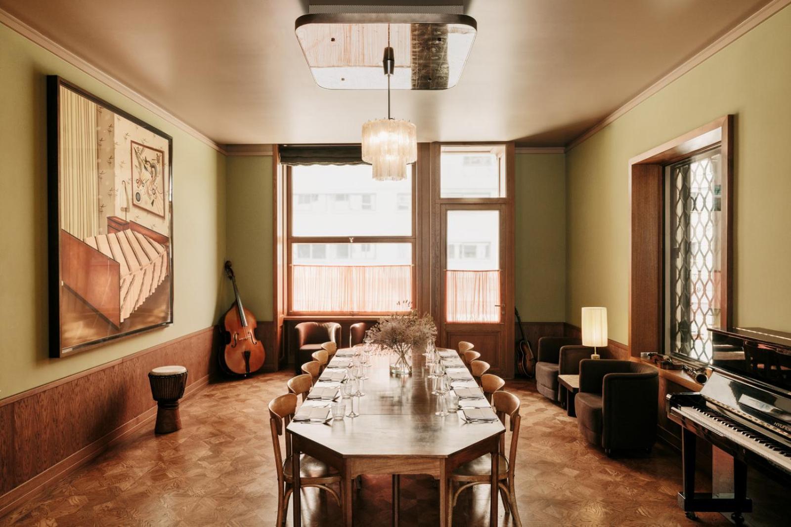 Boutique Hotel Chateau Royal Berlim Exterior foto The dining room at the 2018 edition of the restaurant