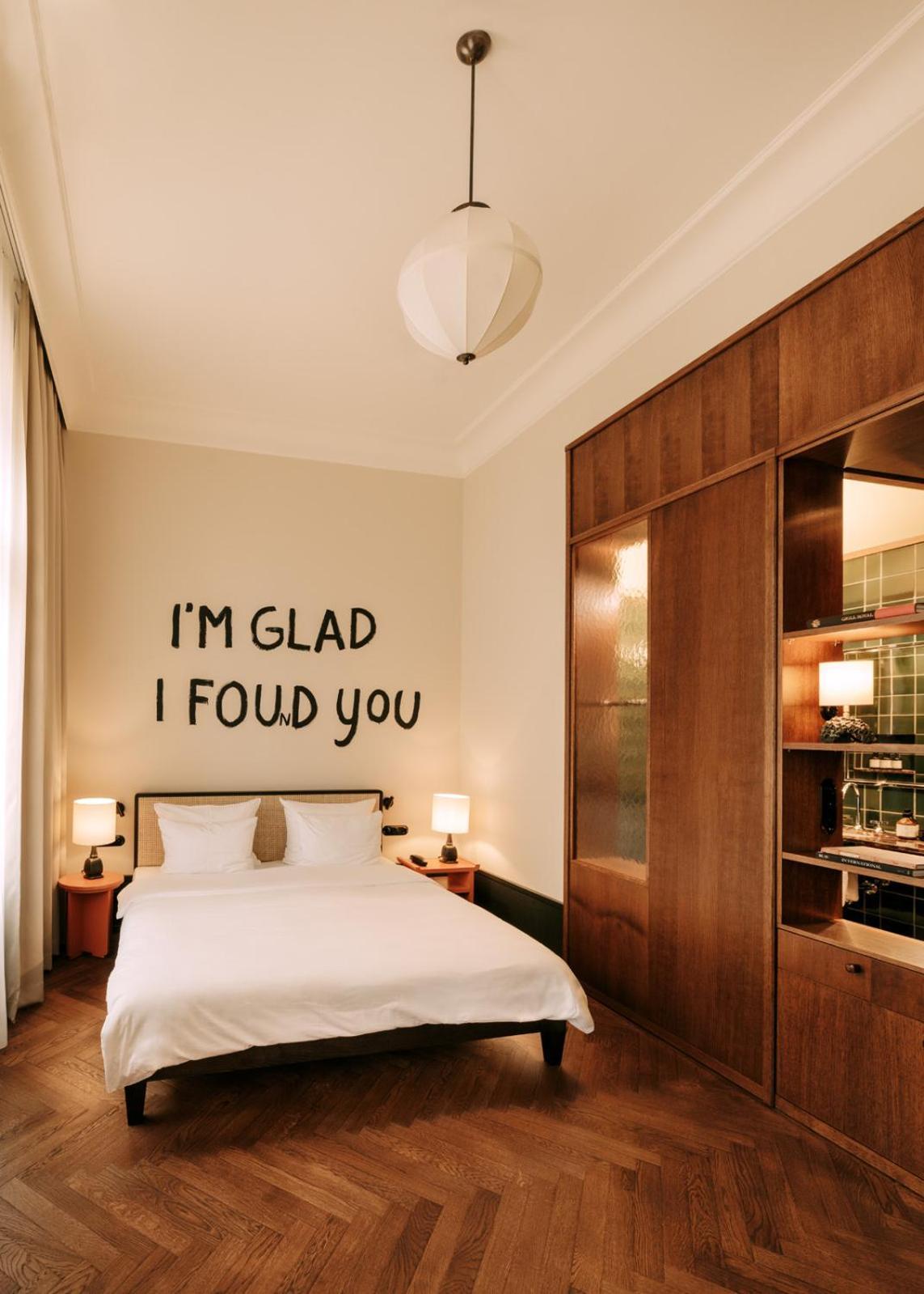 Boutique Hotel Chateau Royal Berlim Exterior foto A wall sticker