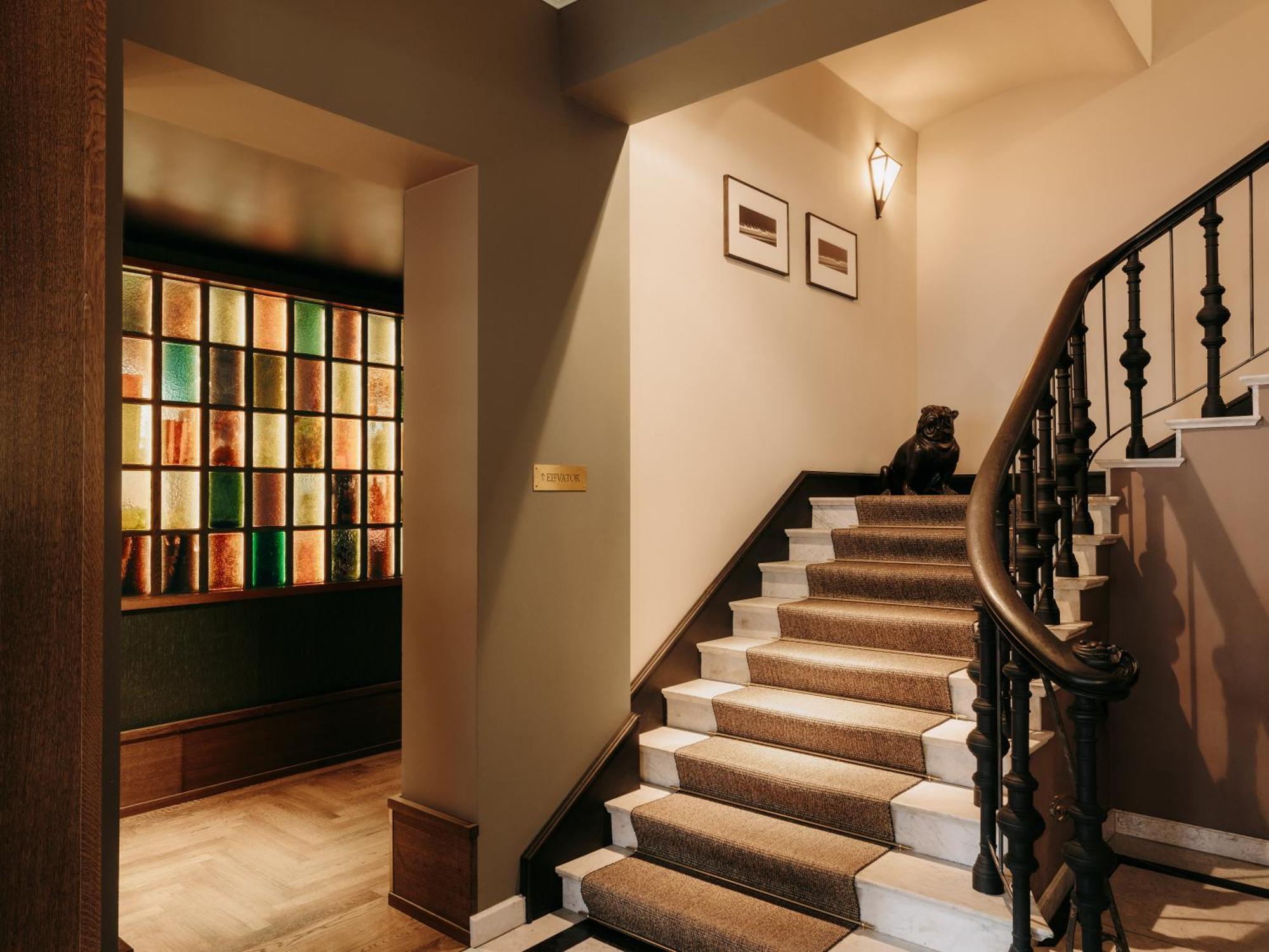 Boutique Hotel Chateau Royal Berlim Exterior foto The staircase