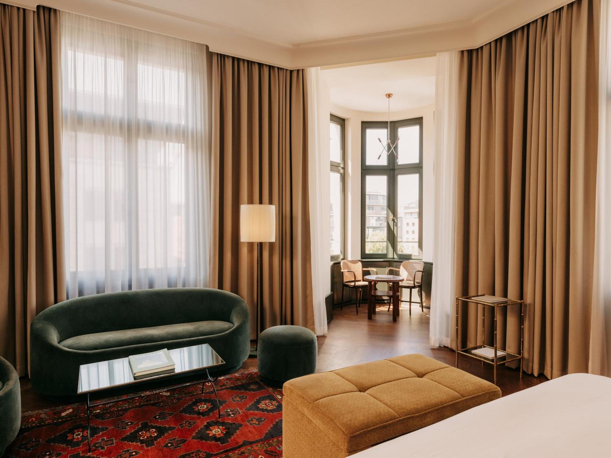 Boutique Hotel Chateau Royal Berlim Exterior foto A suite at the Hotel Axelmannstein