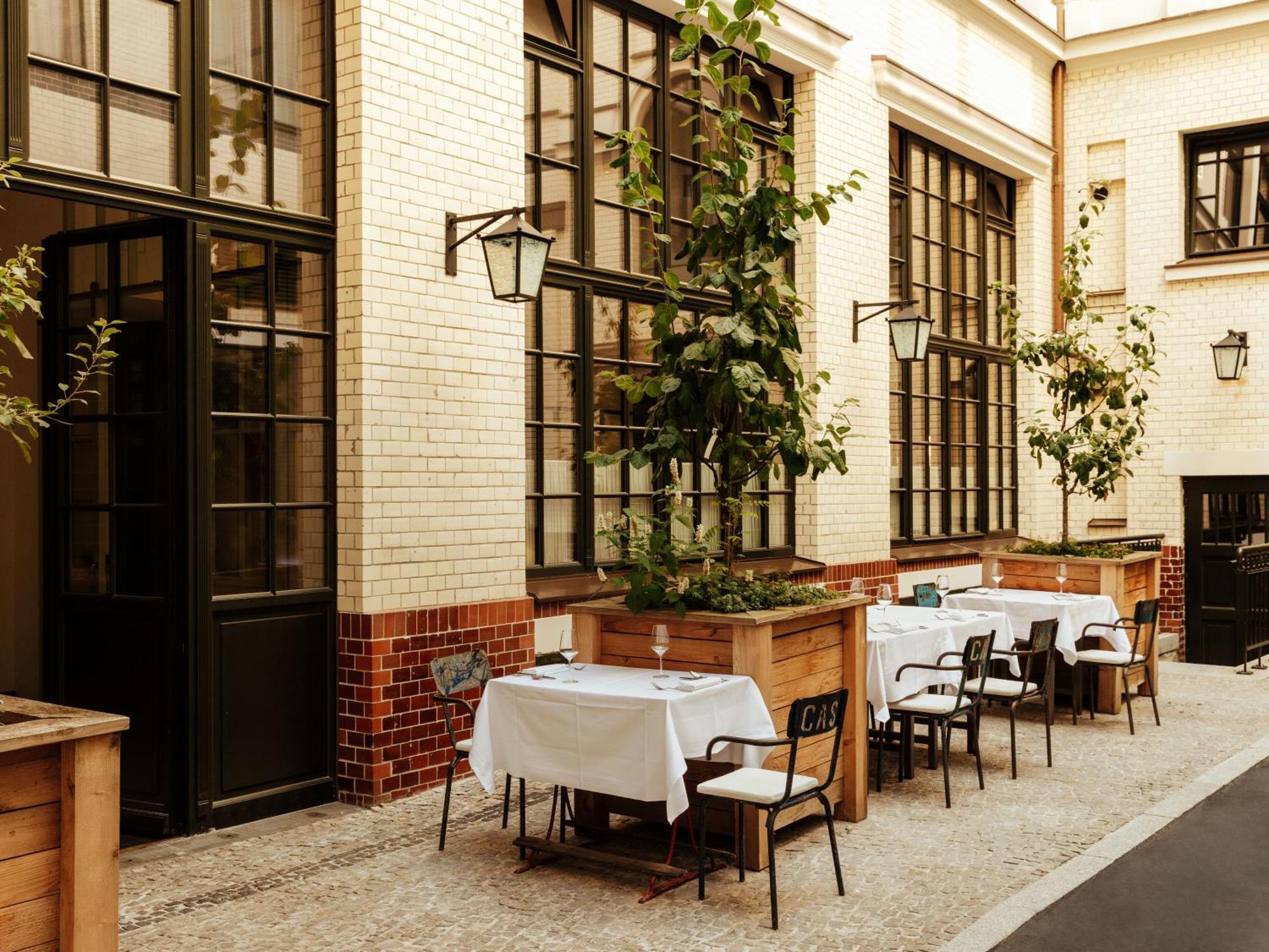 Boutique Hotel Chateau Royal Berlim Exterior foto Restaurant AOC
